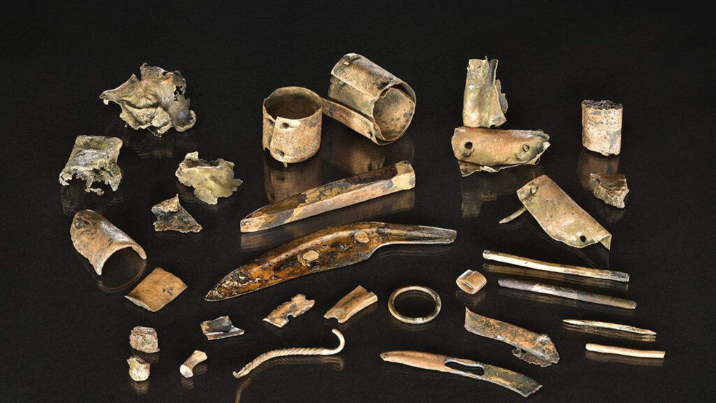Hortfund aus der Bronzezeit. Die Bruchstücke fungierten vermutlich als Geld.