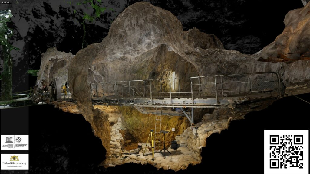 Aufwendige Gesamtaufnahmen mittels 3D-Fotogrammetrie wurden beispielsweise für die sechs Höhlenfundplätze des UNESCO-Welterbes „Höhlen und Eiszeitkunst der Schwäbischen Alb“ in Baden-Württemberg angefertigt. Das bisher größte Modell aus rund 8.600 Fotos wurde für den Hohle Fels berechnet. Hier ist ein Ausschnitt mit dem Bereich der Ausgrabungen der Universität Tübingen zu sehen.Aufwendige Gesamtaufnahmen mittels 3D-Fotogrammetrie wurden beispielsweise für die sechs Höhlenfundplätze des UNESCO-Welterbes „Höhlen und Eiszeitkunst der Schwäbischen Alb“ in Baden-Württemberg angefertigt. Das bisher größte Modell aus rund 8.600 Fotos wurde für den Hohle Fels berechnet. Hier ist ein Ausschnitt mit dem Bereich der Ausgrabungen der Universität Tübingen zu sehen.