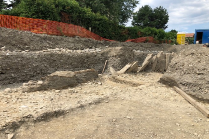 Auf der Ausgrabungsfläche in Saint Léonard wurden mehrere Menhire entdeckt.