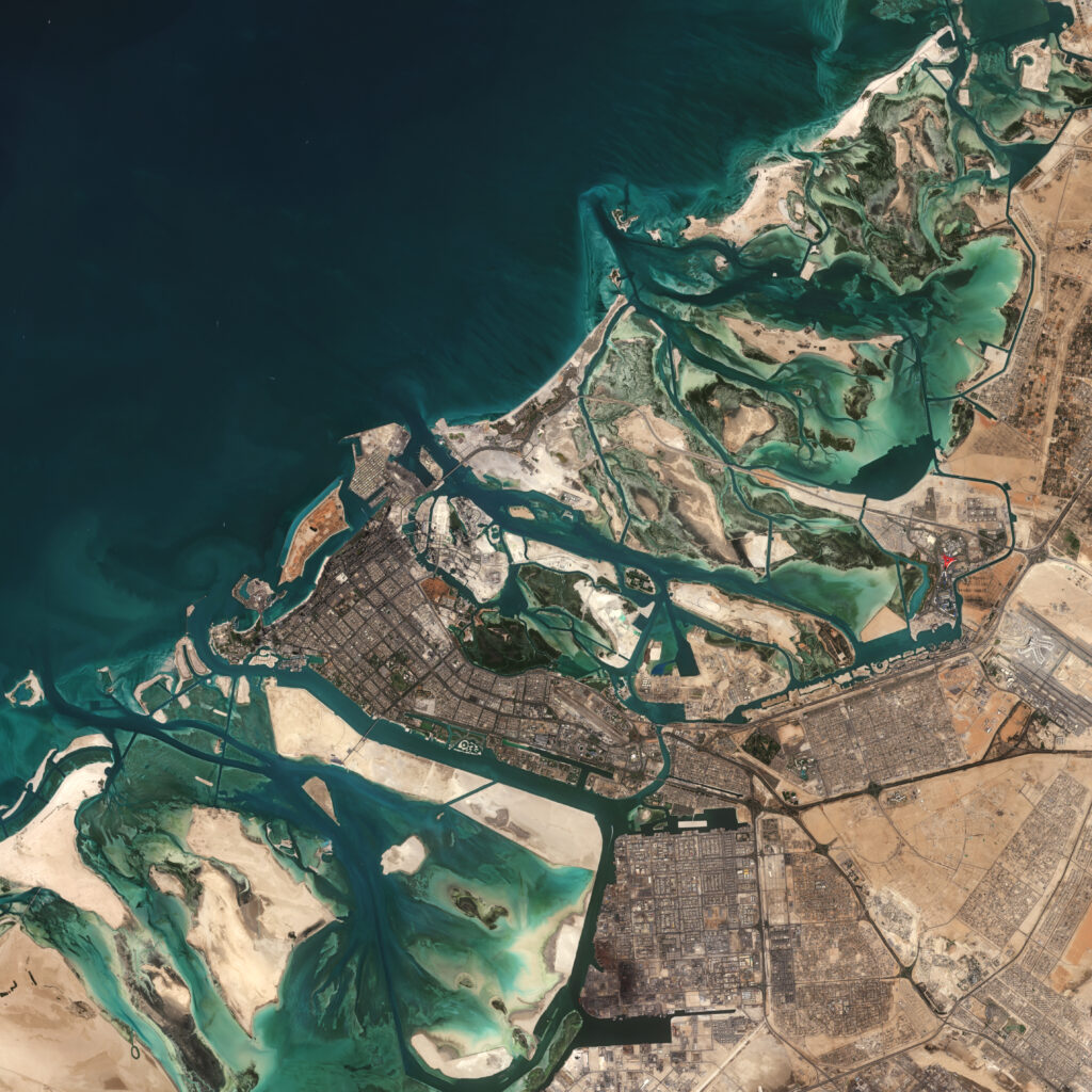 Satellitenfoto der Stadt Abu Dhabi und ihrer Umgebung.
