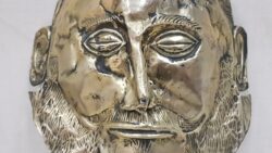 Galvanoplastische Replik der sog. Maske des Agamemnon in der Antikensammlung der Universität Heidelberg. Foto: (C) Polly Lohmann.